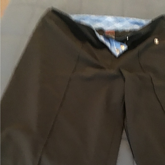 Adorable Champion pleated, long short. Black. Size Large. - Picture 4 of 6